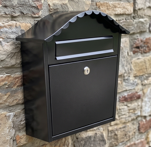 Boîte aux lettres murale artisanale en métal noir thermolaqué, étanche, avec serrure à clé et accès frontal – Solution de rangement pour courrier - Product Image 3