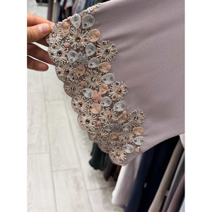 อาบายะห์งานฝีมือประณีต ดีไซน์แขนเสื้อปักลายดอกไม้สุดหรู พรีเมียม เรียบร้อย ทันสมัย สำหรับผู้หญิง - Product Image 1
