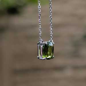 Collar de Peridoto Verde Brillante Cuadrado, Plata de Ley 925, Chapado en Oro de 14K, Gema Tallada en Forma de Tableta, Joyería, Regalo - Product Image 2