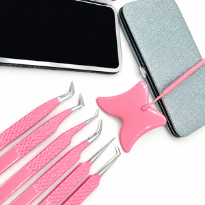 Ensemble de pinces à cils roses avec embouts de précision, étui de rangement et support pour outils à cils pour artistes professionnels - Product Image 4