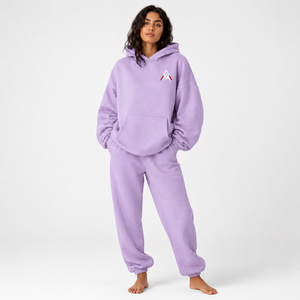 Survêtement oversize pour femme de haute qualité, doté d'un tissu durable, d'une forme décontractée et d'une sensation douce pour la mode streetwear moderne. - Product Image 1
