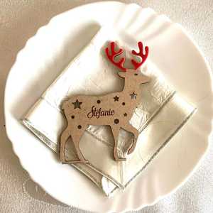 Ornement de Noël personnalisé en forme de cerf, décor de fête en bois découpé au laser, décoration circulaire avec scène forestière - Product Image 2