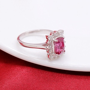 Anillo de Oro Blanco Sólido de 18K con Rubí Natural en Forma de Cojín y Halo de Diamantes, Joyería Fina, Memoria Jewels, Venta al Por Mayor - Product Image 5