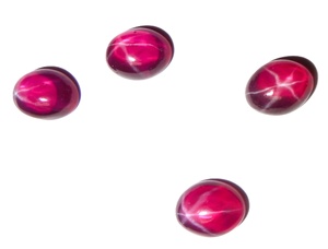 Rubis étoilé transparent ovale 7x9 mm 3,5 carats, cabochon poli créé en laboratoire avec effet étoile à 6 branches pour la fabrication de bijoux - Product Image 4