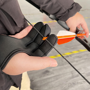 Guante de tiro con arco versátil para arcos tradicionales y modernos, protección de tres dedos para sesiones de entrenamiento seguras y eficaces en todo momento - Product Image 4