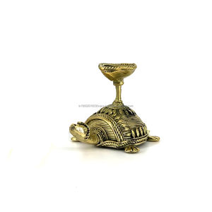 Porte-bougie tortue en laiton de 3,5 pouces, fait main, support en métal doré et verre, élégante décoration de table pour la maison, bougie en métal - Product Image 5