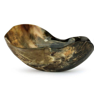 Tazón de Cuerno de Búfalo de Diseño Único, Hecho a Mano, Plato para Servir Natural, Vajilla Rústica para Mesa, Disponible para la Venta - Product Image 3