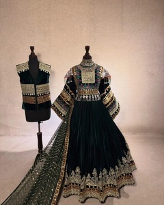 Robe de mariée ethnique mi-longue vert émeraude en soie afghane Kuchi vintage, richement brodée, motif géométrique, pour femme, style Salwar Kameez, col bateau - Product Image 1