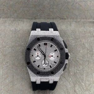 Montre analogique robuste en moissanite - Montre chronographe avec bracelet en caoutchouc de qualité supérieure, montre en diamant noir et blanc pour homme - Product Image 1