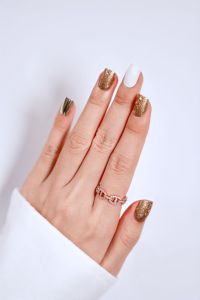 Uñas postizas de diamantes de imitación de lujo con efecto espejo, arte de uñas OEM ODM, venta al por mayor de fábrica, uñas a presión personalizadas con purpurina dorada y cromada. - Product Image 3