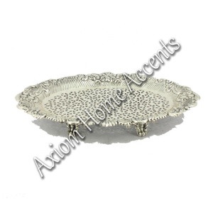 Plateau en laiton fabriqué à la main avec finition brillante parfait pour la fête de Noël servant par Axiom Home Accents - Product Image 2