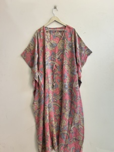 Vestido kaftán de seda vintage suave para mujer, vestido largo tipo lounge. - Product Image 3