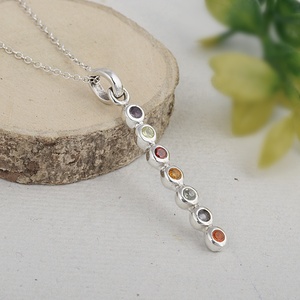 Colgante de Barra de Plata de Ley 925 con Piedras Preciosas de los Siete Chakras, Amuleto Curativo de Chakra Arcoíris - Product Image 4