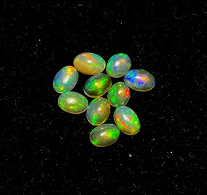 Opale d'Éthiopie naturelle ovale cabochon, pierre précieuse en vrac, opales de feu cabochons pour la fabrication de bijoux et la vente en gros - Product Image 1