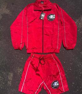 Conjunto Corto de Chaqueta Cortavientos de Dos Piezas con Estampado de Logotipo Personalizado, Chaqueta Cortavientos de Nylon y Poliéster con Cierre y Parches, Estilo Urbano - Product Image 2