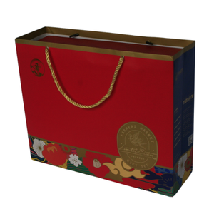 Caja de papel portátil plegable roja con logotipo personalizado de gama alta sofisticada, mango de laminación brillante Premium, envío de ropa elegante - Product Image 6