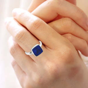 แหวนพลอยลาพิส ลาซูลีธรรมชาติ ดีไซน์สวยงามทำมือ หินแท้ทรงคุชชั่น แหวนสไตล์โบฮีเมียน เงินแท้ 925 - Product Image 2