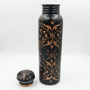 กระติกน้ำแบบพกพา ลายทองสไตล์โอเรียนทัล สีดำ พร้อมฝาปิด - Product Image 3