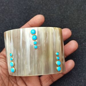 กำไลข้อมือทำมือจากเขาควายสุดฮิต ดีไซน์ทันสมัย เนื้อเรียบเนียน ดูหรูหรา - Product Image 1