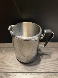 Carafe à boisson moderne en acier inoxydable avec couvercle, élégante carafe à eau pour table à manger, maison, restaurant et hôtellerie - Product Image 5