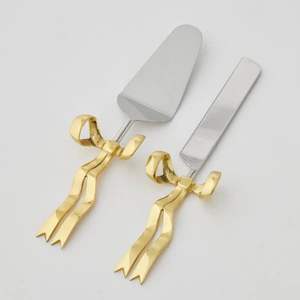 Elegante cuchillo para tartas de metal pulido con agarre cómodo para servir postres y cortar pasteles - Product Image 3