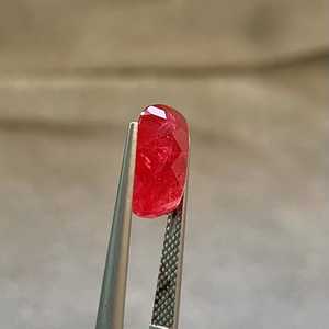Rodonita Roja Natural con Corte Cojín, Ideal para la Elaboración de Joyería Fina y Joyería de Diseño - Product Image 2