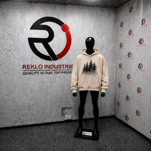 Sudadera con Capucha Beige Extra Grande Personalizada con Gráfico de Árbol del Bosque Negro, Estilo Vintage Desgastado, Sudadera Informal para Hombre y Mujer - Product Image 3
