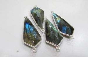 Connecteur à double boucle en forme de pointe de flèche en labradorite naturelle facettée, environ 15x35mm - Product Image 5