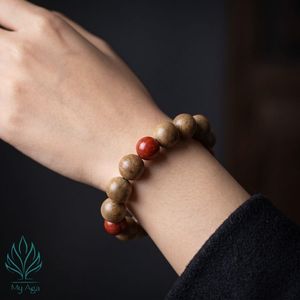 Bracelet durable en bois d'agar vietnamien unisexe AL-SD-0044-12 avec 14 perles de bois d'agar naturel de 12 mm et 3 perles de corail fossile rouge de 10 mm - Product Image 3