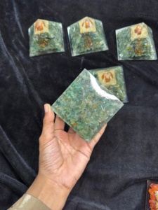 Pirámide de Orgón de Aventurina Verde Natural, Generador de Energía de Cristal con Bobina de Cobre para Reiki, Meditación, Sanación de Chakras y Feng Shui - Product Image 4