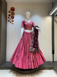 Conjunto de Chaniya Choli de Seda Romana Premium con Bordado Elaborado, Diseño Étnico para Navratri, Bodas y Fiestas - Product Image 2