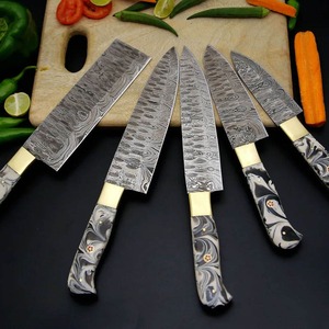 Couteau de cuisine et couteau d'extérieur faits à la main en acier Damas avec manche en bois - Product Image 6