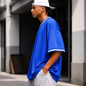 Camiseta deportiva oversize para hombre, azul, cuello en V, malla, estilo urbano, con logo personalizado - Product Image 3