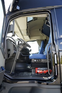 Prêt à être expédié : Ensemble tandem VOLVO FH 500 2025 - 120 m³ - Transport - Économie - Climatisation de stationnement - Titre propre - Garantie 3 ans - Product Image 3