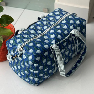 กระเป๋าผ้าฝ้ายพิมพ์ลายบล็อก งานแฮนด์เมด น้ำหนักเบา ทนทาน ภายในกว้างขวาง ดีไซน์ทันสมัย เหมาะสำหรับการเดินทางช่วงสุดสัปดาห์ - Product Image 1