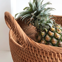 Panier de mariage ovale en rotin naturel fait main avec poignées de Ninh Binh par Vinagreen pour la décoration de la maison