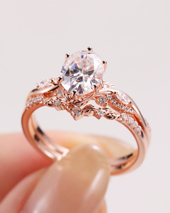 Anillo de Boda Elegante de Plata 925 Chapado en Oro con Moissanita VVS1 para Mujer, Diseño de Siete Piedras y Corte Ovalado - Product Image 4