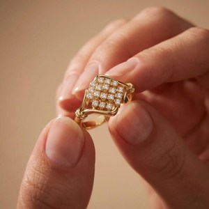 Bague de luxe scintillante en diamant rond, cultivé en laboratoire, avec or massif 18 carats, bijou de promesse raffiné, cadeau pour petite amie - Product Image 2