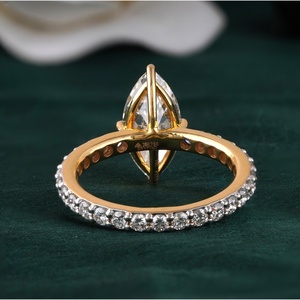 Anillo de compromiso solitario con diamante marquise de 2.00 CT cultivado en laboratorio, con pavé, en oro amarillo de 14K y claridad VVS1 - Product Image 4