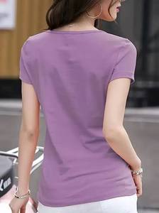 เสื้อยืดแขนสั้นสไตล์เรโทรทันสมัยสำหรับผู้หญิง แมทช์ง่าย เนื้อผ้าถักโปร่งสบาย เหมาะสำหรับใส่ลำลองในฤดูร้อน ผลิตจากโพลีเอสเตอร์ 100% ทรงเข้ารูป - Product Image 2