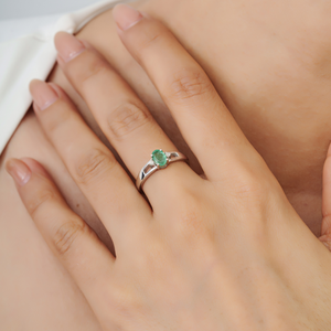Bague fine en argent sterling 925, sertie d'une émeraude ovale naturelle et de diamants ronds, best-seller, prix de gros pour femmes. - Product Image 4