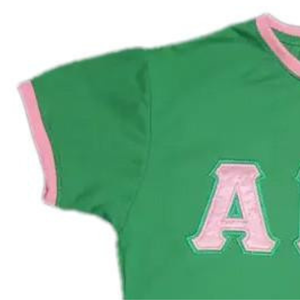 Camiseta de Lujo para Mujer AKA, Color Verde Kelly, Algodón Premium, Cuello Redondo, Manga Corta, con Letras AKA, Diseño de la Hermandad Griega - Product Image 3