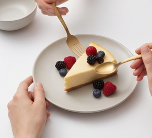 Ensemble de couverts en or mat de qualité supérieure avec poignées texturées, lavable au lave-vaisselle, luxe moderne, cuillère, fourchette, couteau pour une table élégante - Product Image 5