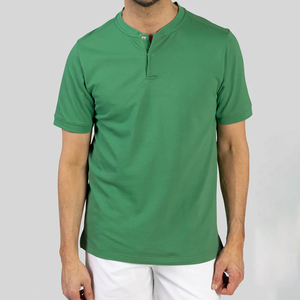 เสื้อโปโลผู้ชายสีเขียวล้วน แขนสั้น ผ้าถัก ทรงปกติ ดีไซน์กระดุม - Product Image 1