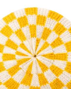 Gorro de punto personalizado con diseño de tablero de ajedrez amarillo y blanco, gorro de invierno cálido con puño, gorro de punto acrílico suave, unisex, estilo urbano. - Product Image 6