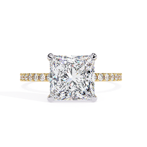 Magnifique bague solitaire en diamant de laboratoire taille princesse de 2,30 carats avec pavé sur le pavillon et le sertissage en or jaune 18 carats - Product Image 1