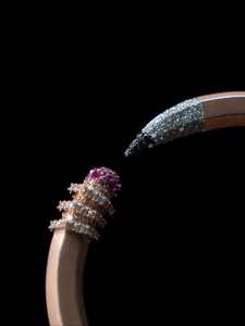 Bracelet manchette de luxe style Hip Hop pour Hommes et Femmes, en Argent 925 plaqué Rhodium, finition mate, avec Moissanite certifiée GIA, design 'Iced Pencil' - Product Image 3