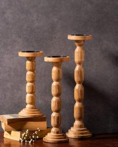 Support à bougies en bois artisanal traditionnel au design moderne et élégant pour restaurants, événements et réunions de famille - Product Image 5