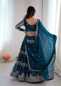 Conjunto de Lehenga Choli de Diseño Bollywood en Faux Georgette con Bordado de Hilo y Lentejuelas y Falda de 3.5m para Fiestas y Eventos - Product Image 2