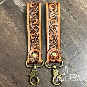 Porte-clés en cuir véritable gravé floral, bracelet de poignet en cuir gaufré, porte-clés floral western, sangle personnalisée pour clés, cadeau - Product Image 1